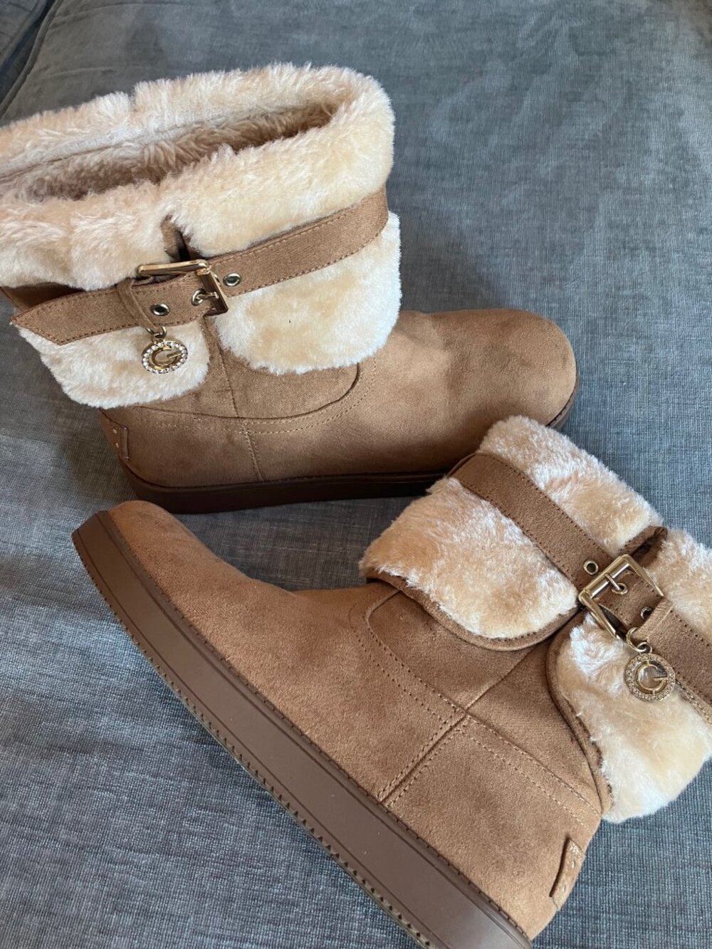 GBG Guess Ankle Boots Tan Faux Suede Fur Lined Buckle Charm Y2K Womens 6